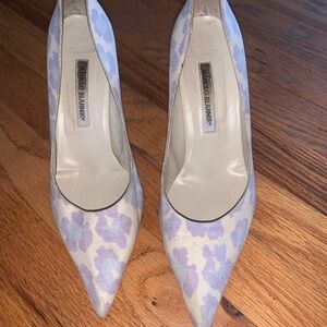 Vintage Manolo Blahnik Women's Floral Pumps - Purple and Cream